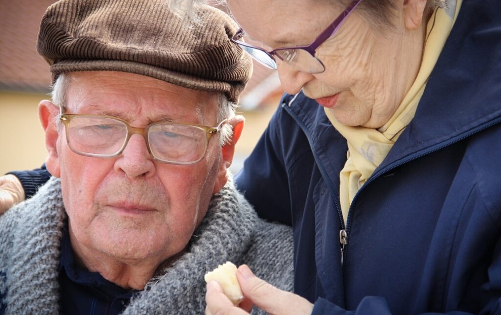 Zakończenie wiosenno-letniego semestru Akademii Bemowskiego Seniora z muzyką z lat 60. XX wieku