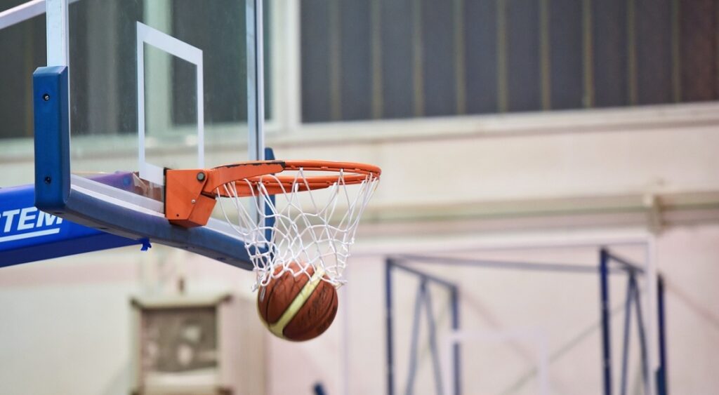 Legia Kosz konfrontuje się z Bamberg Baskets w European North Basketball League, a fani mają możliwość zdobycia darmowych biletów